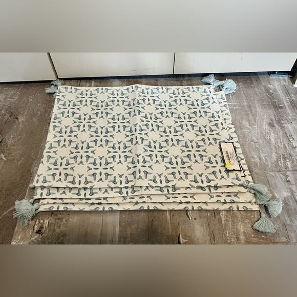 NWT Threshold table runner and placemat set - Picture 4 of 9